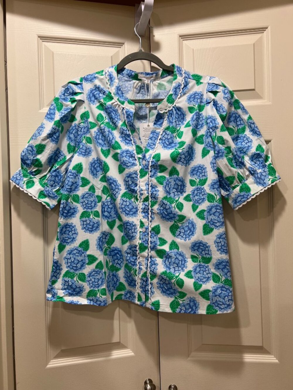 NWT Women’s Mary Square Blue Hydrangea Floral Blouse Lace Trim Top - Medium
